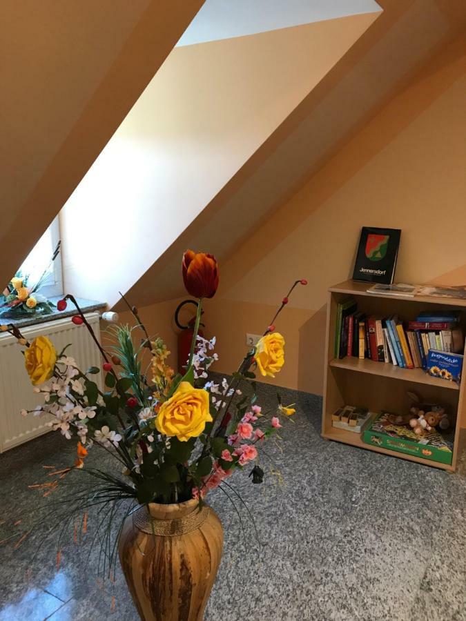 Gaestehaus Lindenhof Jennersdorf ภายนอก รูปภาพ