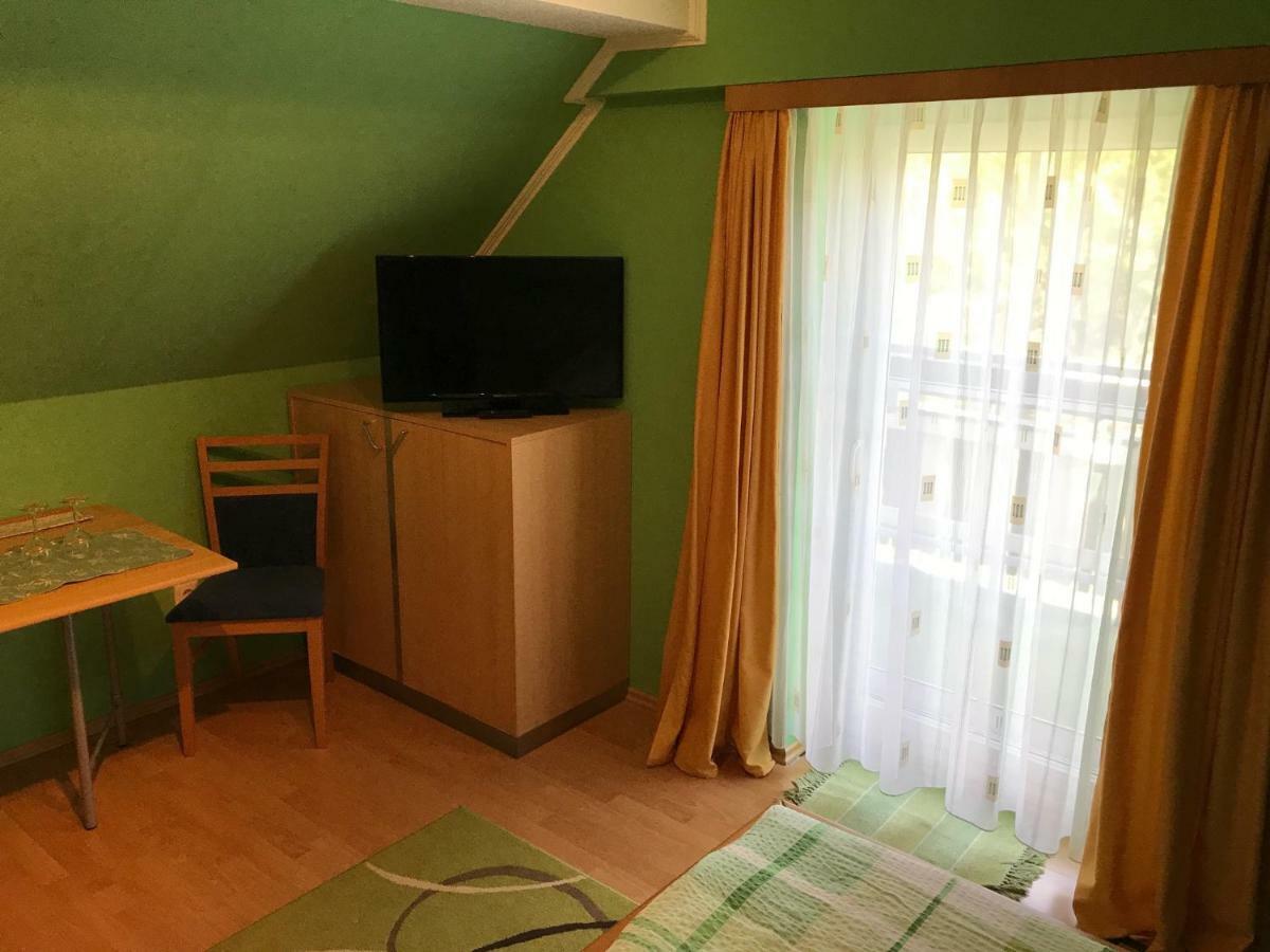 Gaestehaus Lindenhof Jennersdorf ภายนอก รูปภาพ